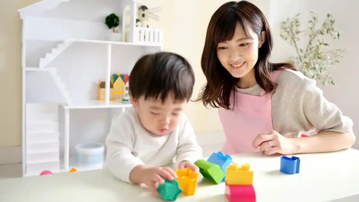 子育てを手伝うベビーシッター